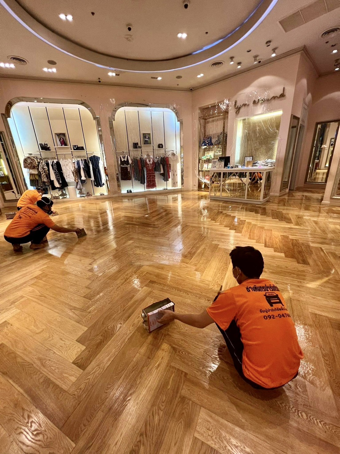 งานปูพื้นไม้ปาร์เก้